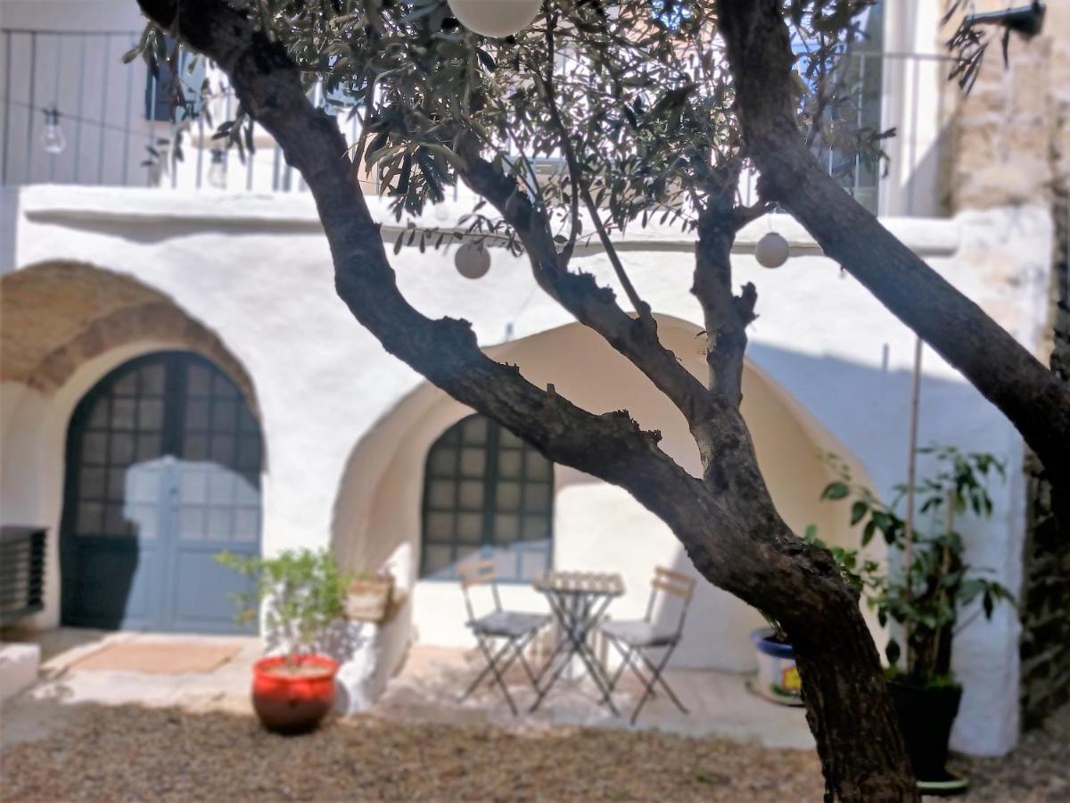 La Cachette Bed & Breakfast Aigues-Vives  Екстериор снимка