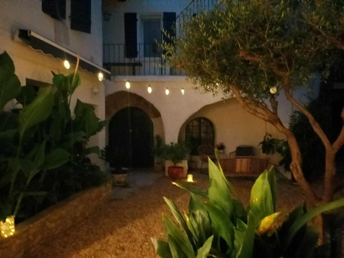 La Cachette Bed & Breakfast Aigues-Vives  Екстериор снимка